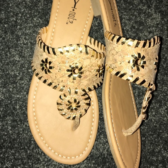 Y•Not Sandals - Picture 2 of 3